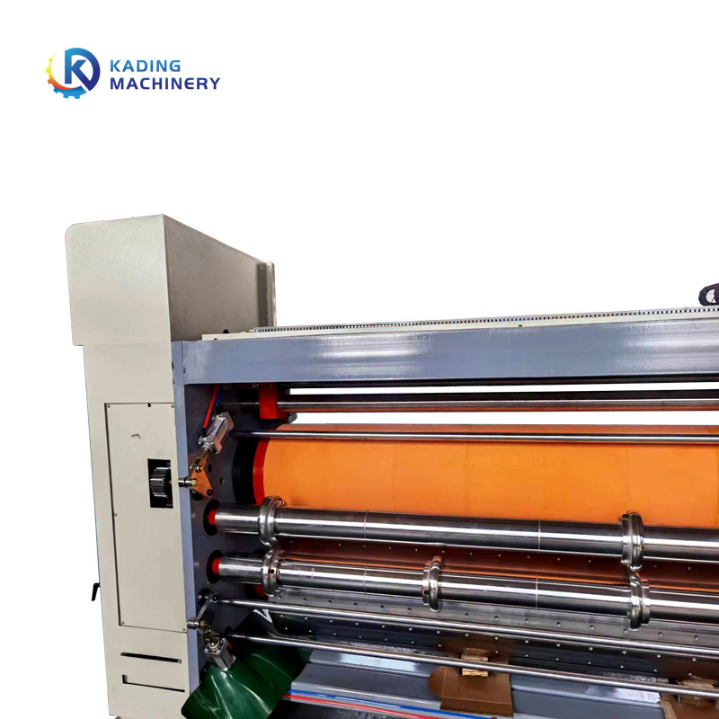 La máquina que corta con tintas rotatoria independientemente conducida serva para acanala las cajas