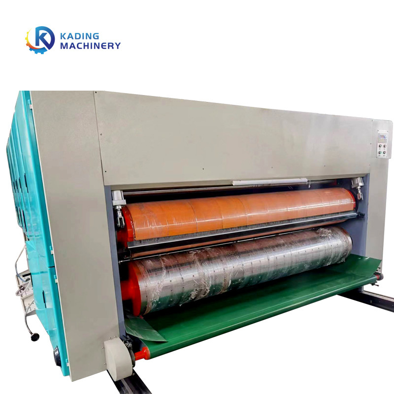 Completamente - máquina que corta con tintas del cartón funcional de la automatización con el arma de espray del retiro de polvo para el corte del tablero de papel