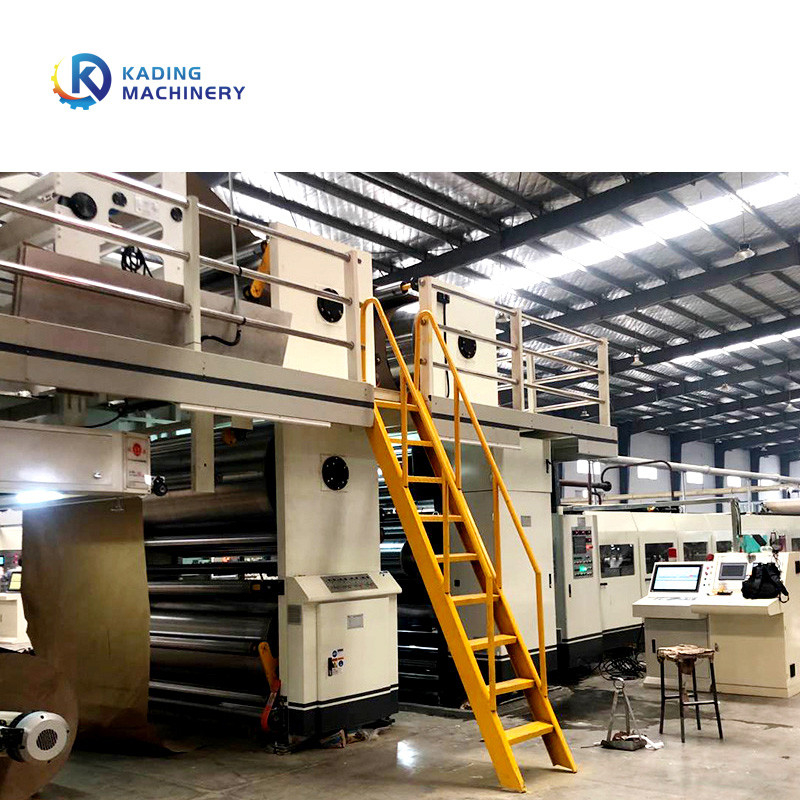 1800 / 2200/2500m m máquina del corrugación de 3 capas con la correa de tres secciones