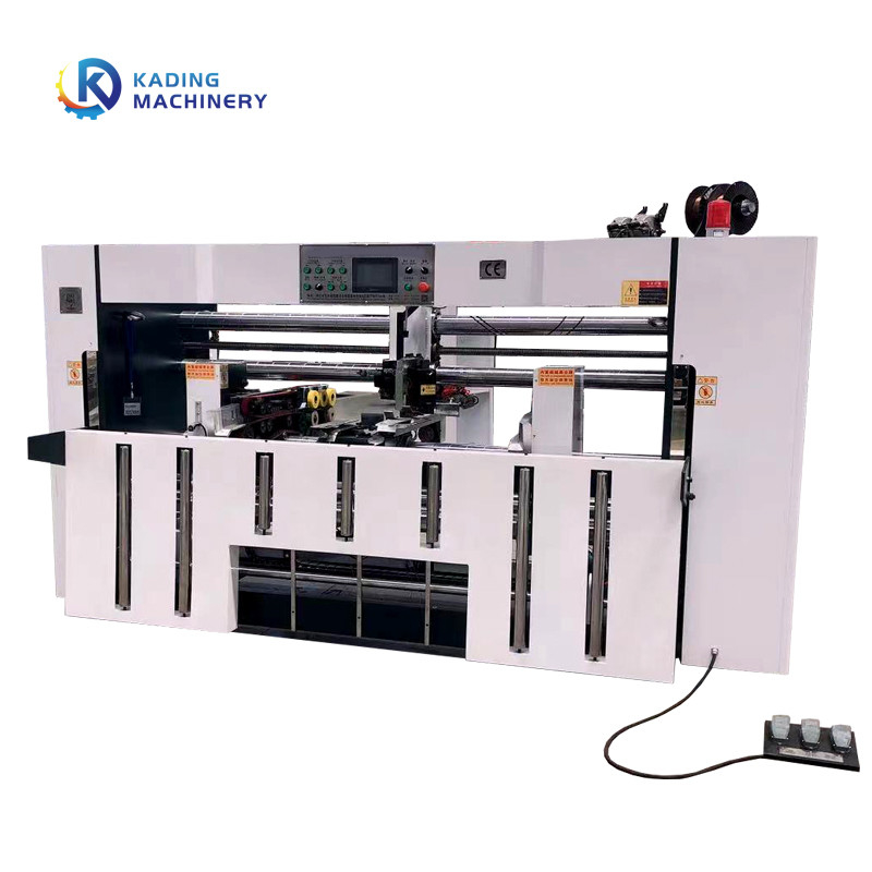 Haciendo el pedazo doble encuadierna la grapadora del cartón con automáticamente cuenta el apilador para la fabricación del cartón