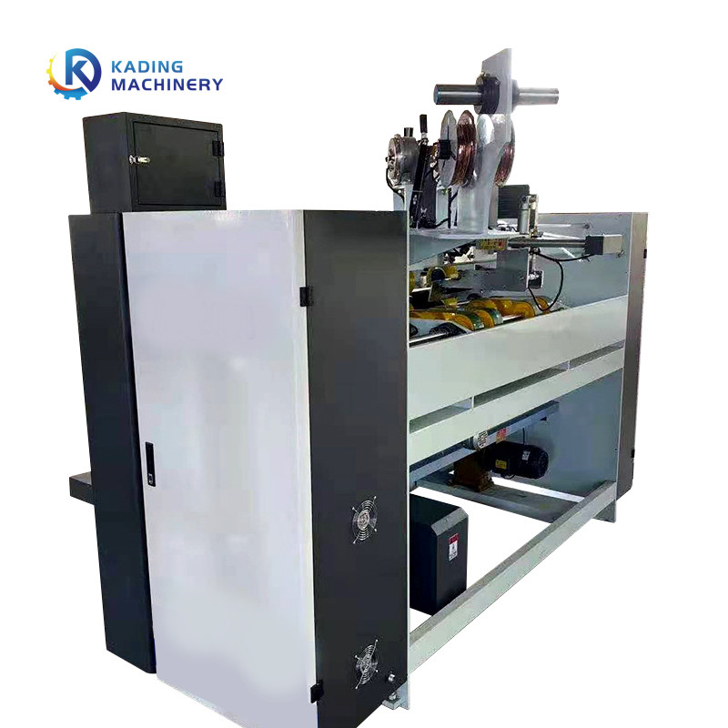 1 a 99 clavos acanalaron la máquina de costura de la caja con el sistema informático del motor servo para el envasado de alimentos