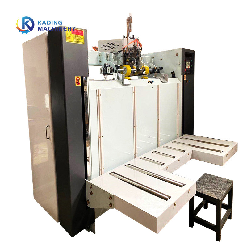 Haciendo el pedazo doble encuadierna la grapadora del cartón con automáticamente cuenta el apilador para la fabricación del cartón